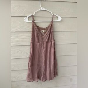 Listicle Lace-Trim Romper in Mauve Pink